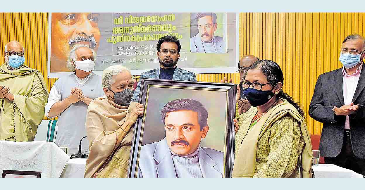 A portrait of D Vijayamohan is presented to his wife S Jayashree by Saroja Shenoy, wife of senior journalist the late T V R Shenoy. CPM politburo member M A Baby, MPs Jairam Ramesh and John Brittas, senior journalist N Ashokan, and The Week senior co-ordinating editor R Prasannan are also seen during the event held in Delhi to commemorate the first death anniversary of D Vijayamohan. K K Ramesh drew the portrait.